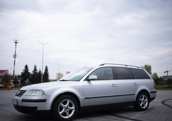 Volkswagen Passat cena 6685 przebieg: 418044, rok produkcji 2001 z Bydgoszcz małe 326